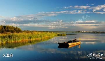 黑河山口湖风景区-渔舟照片