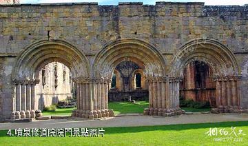英國斯塔德利公園和噴泉修道院-噴泉修道院院門照片