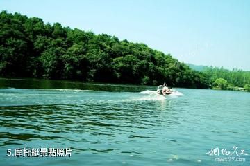 南京龍山上莊園景區-摩托艇照片