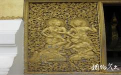 老挝琅勃拉邦古城旅游攻略之门饰木雕