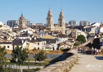 西班牙卢戈古城墙-步行道照片