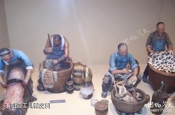 天津应大皮衣博物馆-制造工具和皮料照片
