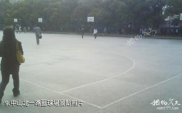 上海財經大學-中山北一路藍球場照片