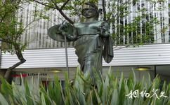 哥伦比亚波哥大市旅游攻略之图书馆前的雕塑
