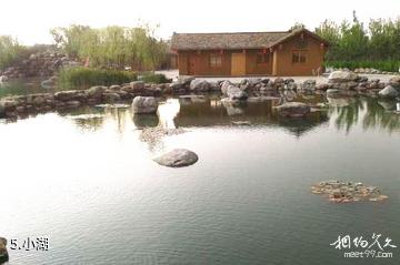 临汾市汾河公园景区-小湖照片