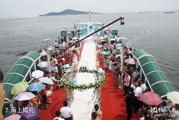 威海海滨生态公园风景带侨乡号游轮-海上婚礼照片