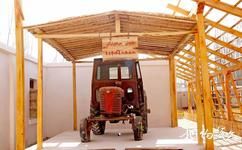 庫爾班吐魯木紀念館旅遊攻略之拖拉機