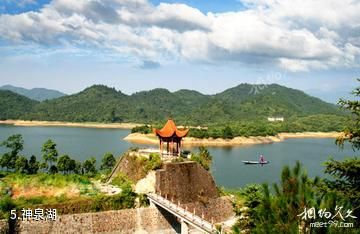 莲花玉壶山风景区-神泉湖照片