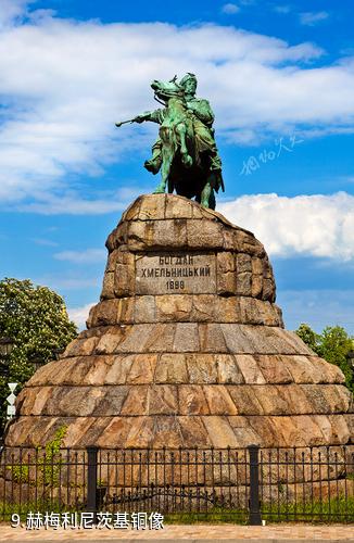乌克兰基辅市-赫梅利尼茨基铜像照片