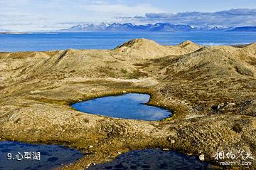 挪威斯瓦尔巴群岛-心型湖照片