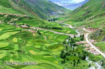西藏扎耶巴洞窟群-拉日寧布山照片