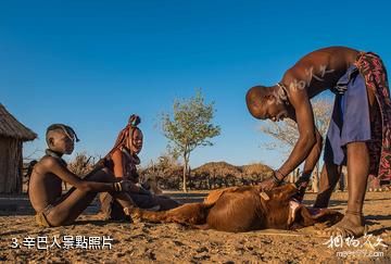 納米比亞辛巴族紅泥人村-辛巴人照片