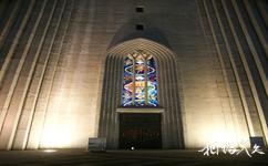 哈尔格林姆斯教堂旅游攻略之彩窗