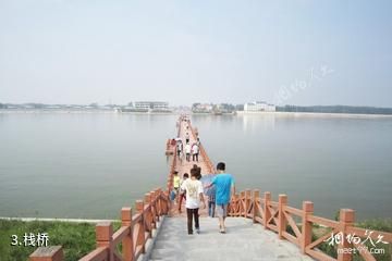 单县浮龙湖旅游景区-栈桥照片
