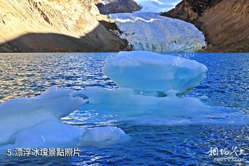 西藏曲登尼瑪風景區-漂浮冰塊照片