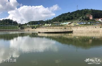 平昌大石童话小镇景区-月亮湖照片