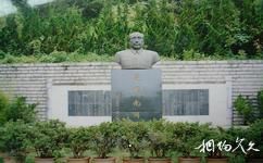 文山西华公园旅游攻略之楚图南雕像