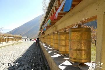 霞给藏族文化村-转经筒照片