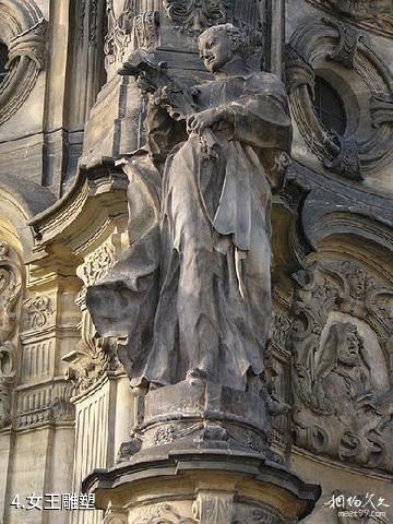 捷克奥洛穆茨圣三柱-女王雕塑照片