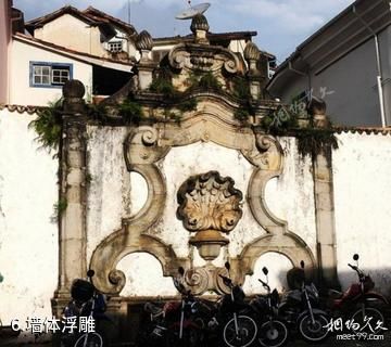 巴西欧鲁普雷图历史名镇-墙体浮雕照片