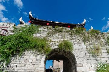 黔南州福泉古城文化旅游景区-古城门照片