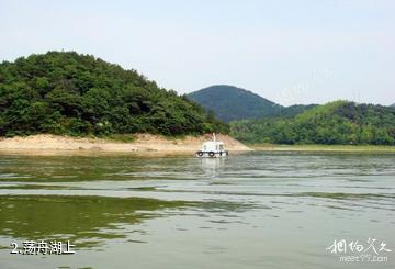 宁波上林湖景区-荡舟湖上照片