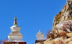西藏扎耶巴洞窟群旅游攻略之白塔