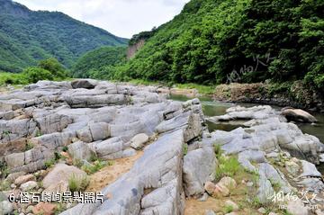 丹東鳳城奇石峽漂流-怪石嶙峋照片