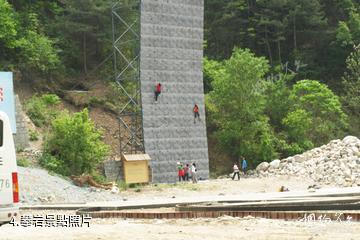 安康秦嶺峽谷漂流景區-攀岩照片