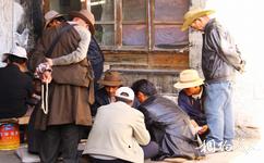 西藏光明甜茶馆旅游攻略之院子里的游戏