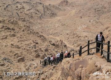 阿拉善盟曼德拉山岩畫-登山之路照片