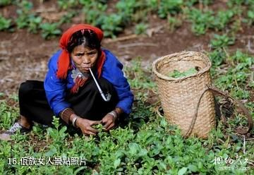 滄源翁丁佤族村寨-佤族女人照片