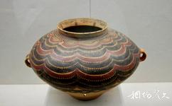 甘肃省博物馆旅游攻略之多层垂弧锯齿纹彩陶罐