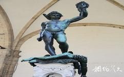 佛罗伦萨市政厅广场旅游攻略之高举被斩断的头颅