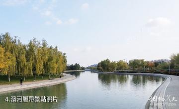 昌吉濱湖河景區-濱河履帶照片