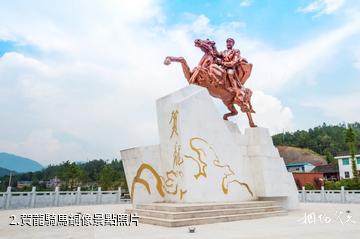 桑植中國工農紅軍第二方面軍長征出發地-賀龍騎馬銅像照片