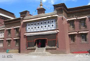 西藏萨迦寺-偏殿照片