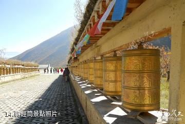 霞給藏族文化村-轉經筒照片