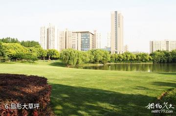 上海黄兴公园-扇形大草坪照片