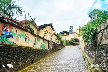 腾冲司莫拉佤族村景区-图腾照片