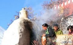 西藏扎耶巴洞窟群旅游攻略之烟雾缭绕
