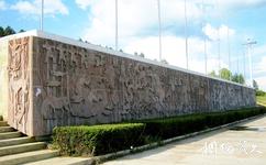 大興安嶺棲霞山植物園旅遊攻略之石壁畫牆