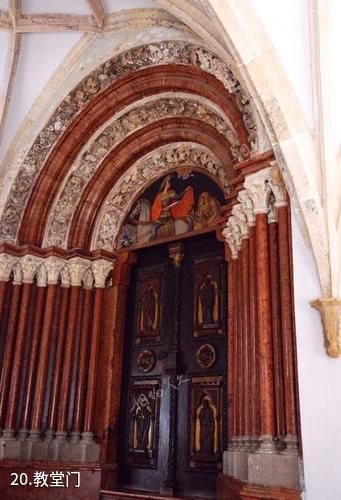 潘诺恩哈尔姆千年修道院-教堂门照片