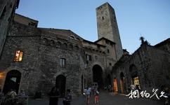 意大利圣吉米尼亚诺古城旅游攻略之塔楼和城门