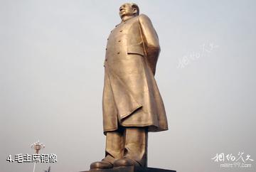 襄城毛主席视察纪念馆-毛主席铜像照片
