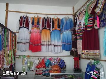 迪庆州民族服饰旅游展演中心-藏族服饰陈列照片