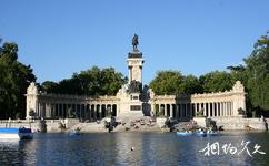 西班牙丽池公园旅游攻略之阿方索十二纪念碑