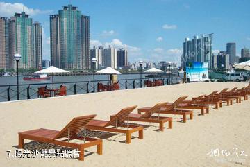 上海老碼頭景區-陽光沙灘照片