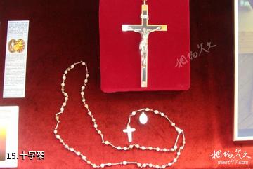 马其顿德兰修女纪念馆-十字架照片