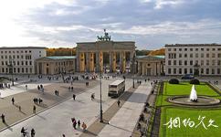 德國勃蘭登堡門旅遊攻略之巴黎廣場